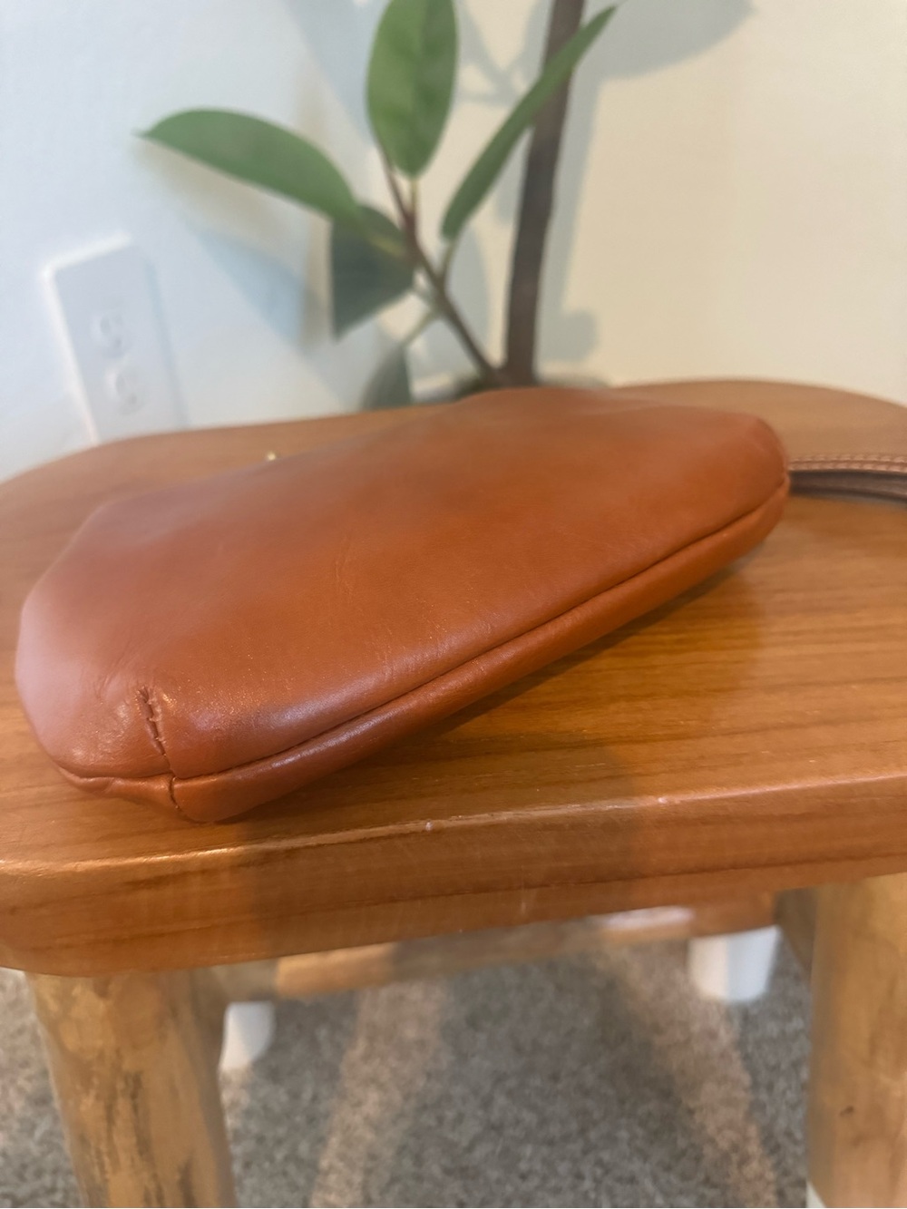 Patricia Nash Cognac Leather Kiss-Lock Wristlet with Detachable Strap - Picture 4 of 4